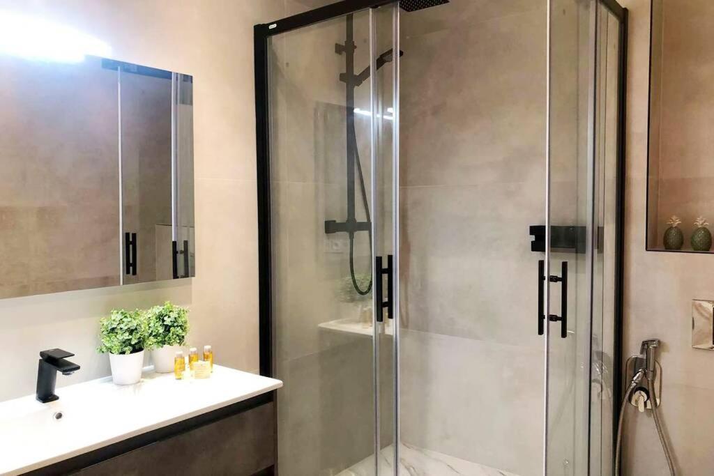Hola Valencia - Holiday Apartments מראה חיצוני תמונה